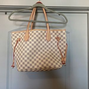 Purse-grey and white checkered pattern